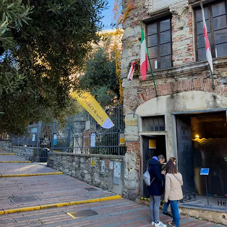 Centre Porto Antico 7min • Trains 4min * 热那亚