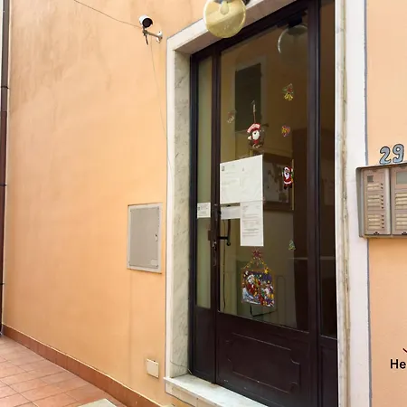 Centre Porto Antico 7min • Trains 4min