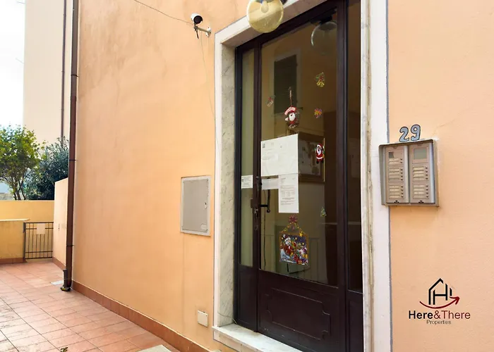 Centre Porto Antico 7min • Trains 4min
